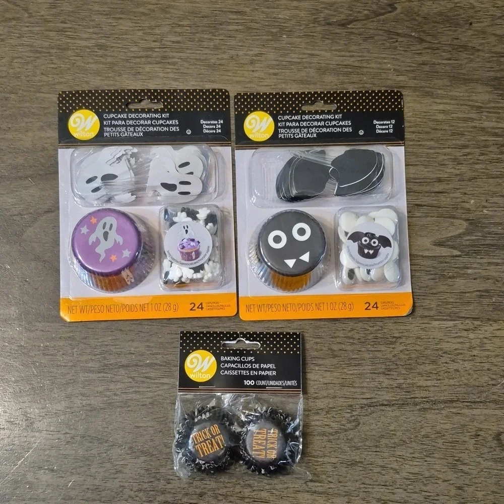 Wilton Halloween Cupcake Decorating Kit & Baking Cups Ghost Bat 24 & 100 Count